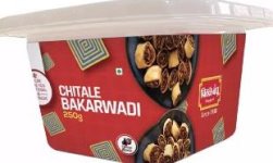 Chitale Bakarwadi / चितळे बाकरवडी